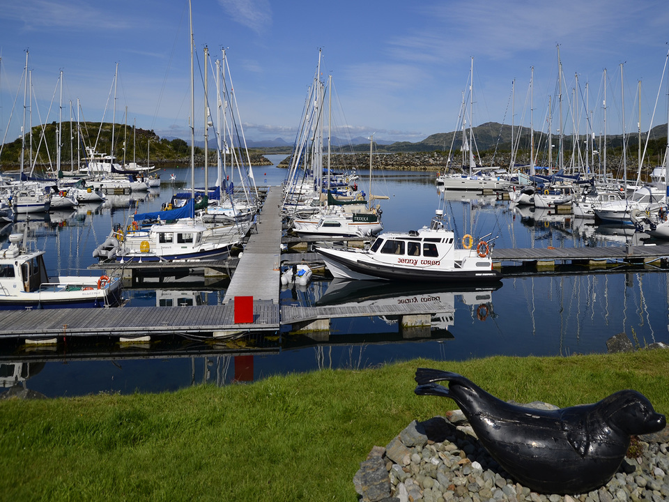 Craobh Marina, located between Lochgilphead and Oban in Scotland, has been acquired by Brian and Shelia Norton and their three adult children