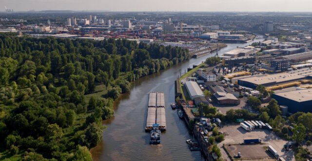 De Jong Shipping Group has acquired a minority stake in TransMatch, strengthening its position in inland shipping and further implementing its growth strategy.