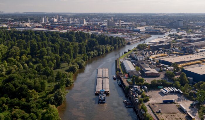 De Jong Shipping Group has acquired a minority stake in TransMatch, strengthening its position in inland shipping and further implementing its growth strategy.